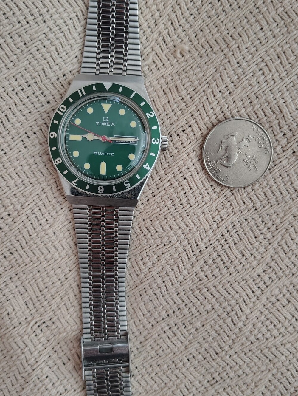 Timex Men's Stainless Steel Watch with Green Dial and Silver Bracelet - Picture 2 of 4